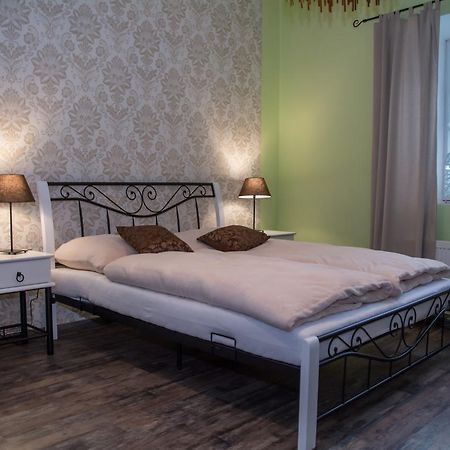 Dum Pod Radnici Pokoje Zamberk Ngoại thất bức ảnh